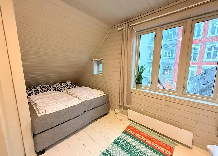 Live The History In Bergens Heart - Unique برغن